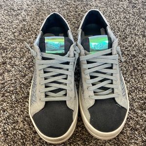 P448 metallic tongue sneaker 👟